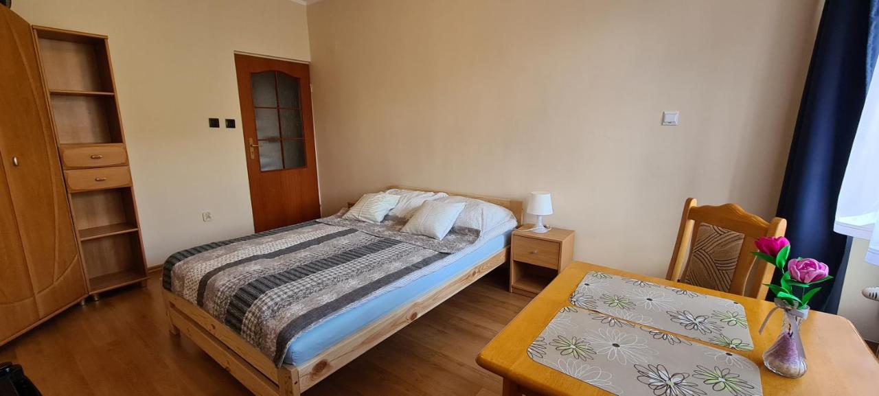 Moris 2 Pokoje Goscinne Łeba Habitación foto