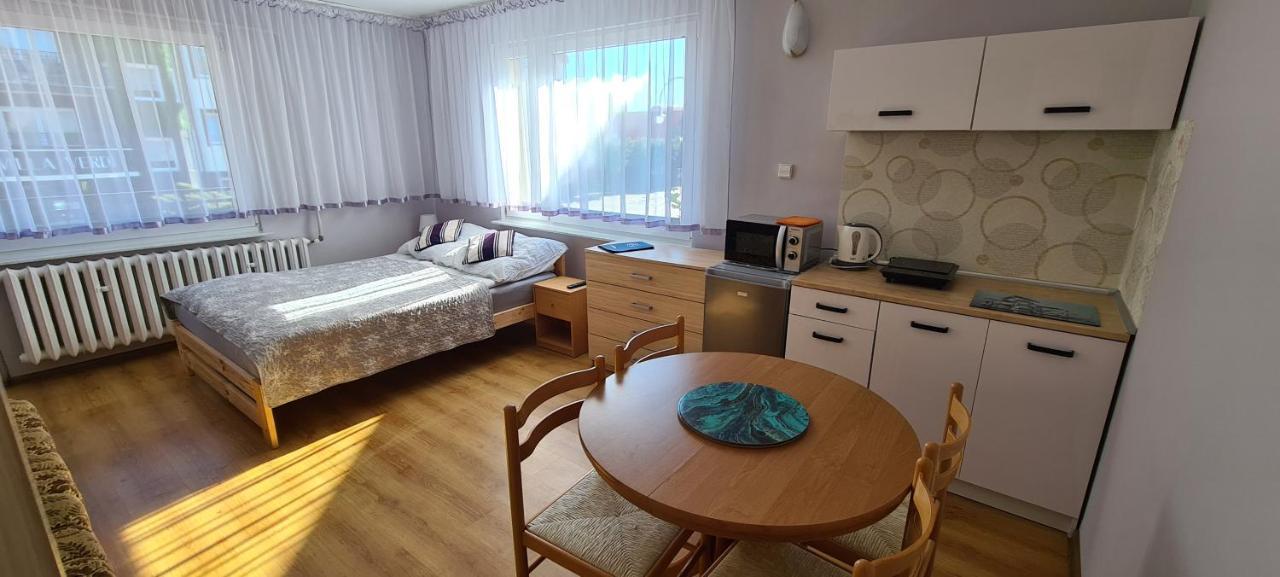 Moris 2 Pokoje Goscinne Łeba Habitación foto